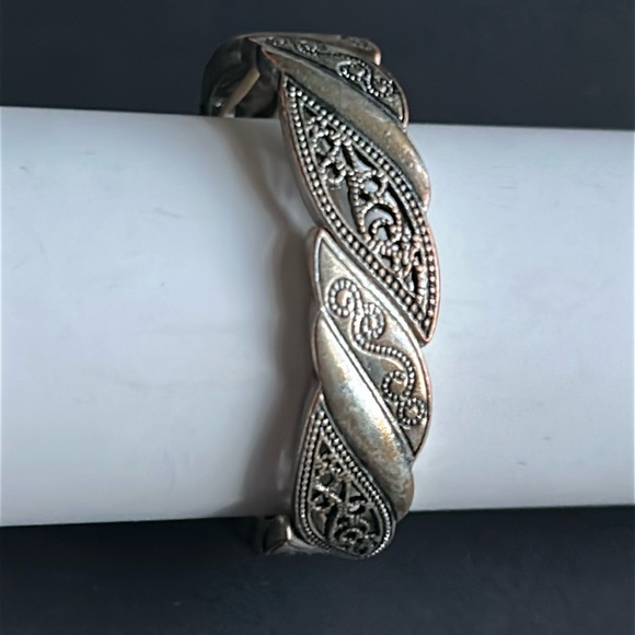 Women’s vintage silver‎ tone patterned bracelet one size stretches - Picture 2 of 6